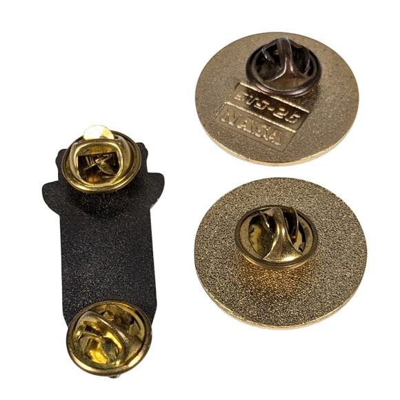 Vintage NASA Space Shuttle Apollo 13 STS-26 Discovery Lapel Hat Tac Pins Set - Picture 6 of 7